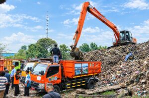 KDM Kaget Lihat Sampah Menumpuk di Tol Japek KM 19, Bupati Bekasi Siapkan Jaring dan IPAL