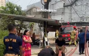 Kebakaran Gudang Perlengkapan Pernikahan di Pangkalan Bambu, Berimbas ke Rumah Kos dan Kendaraan