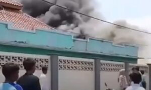 Asap Tebal Membumbung, Kebakaran di Gabus Sriamur Bikin Panik Warga